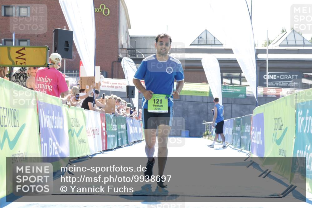09.08.2026 - GEWOBA Citytriathlon Bremen Yannick Fuchs http://msf.ph/oto/9938697 09.08.2026 15:28:21 Ziel 121 meine-sportfotos.de