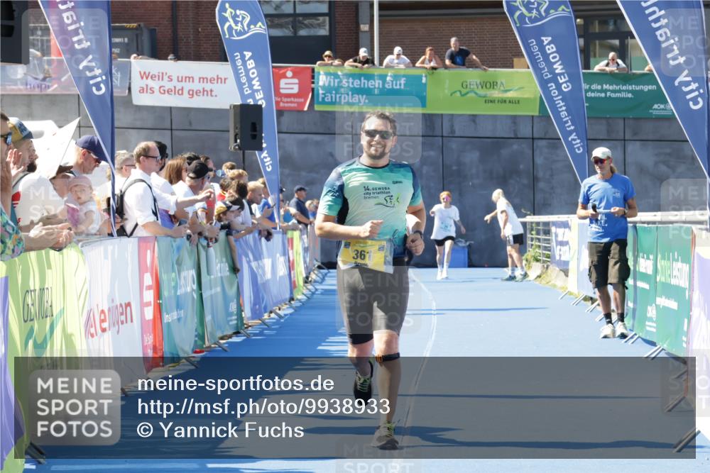 09.08.2026 - GEWOBA Citytriathlon Bremen Yannick Fuchs http://msf.ph/oto/9938933 09.08.2026 11:45:37 Ziel 361, 444 meine-sportfotos.de