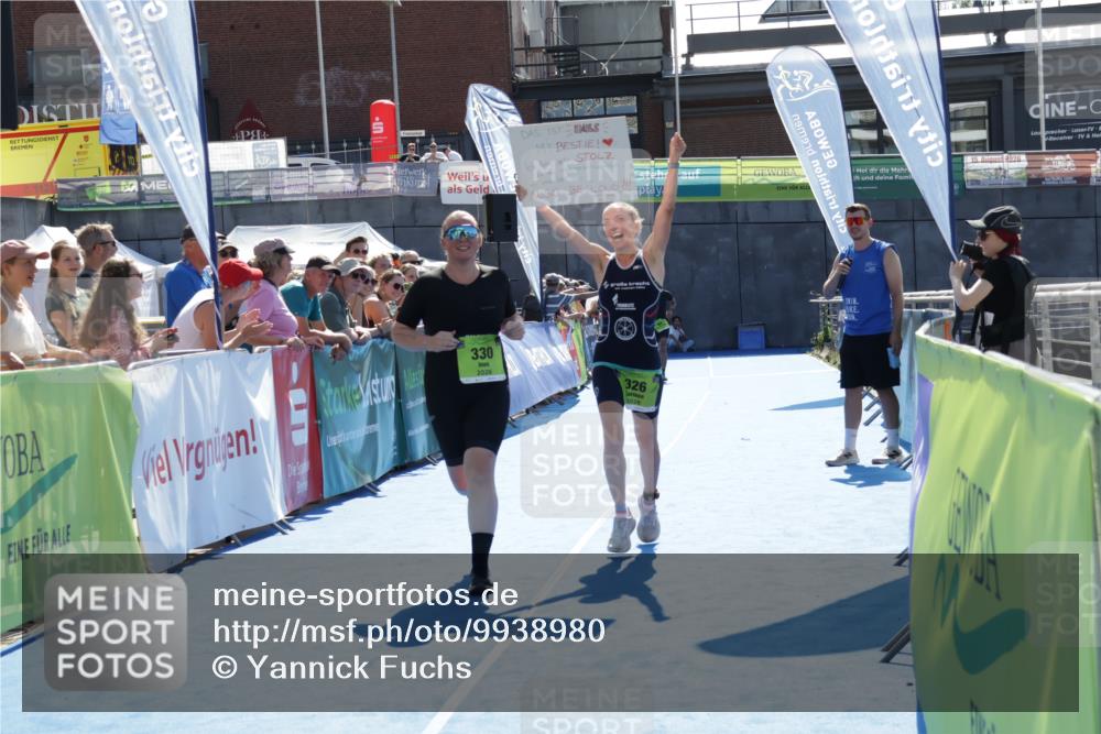 09.08.2026 - GEWOBA Citytriathlon Bremen Yannick Fuchs http://msf.ph/oto/9938980 09.08.2026 15:30:09 Ziel 231, 326, 330 meine-sportfotos.de