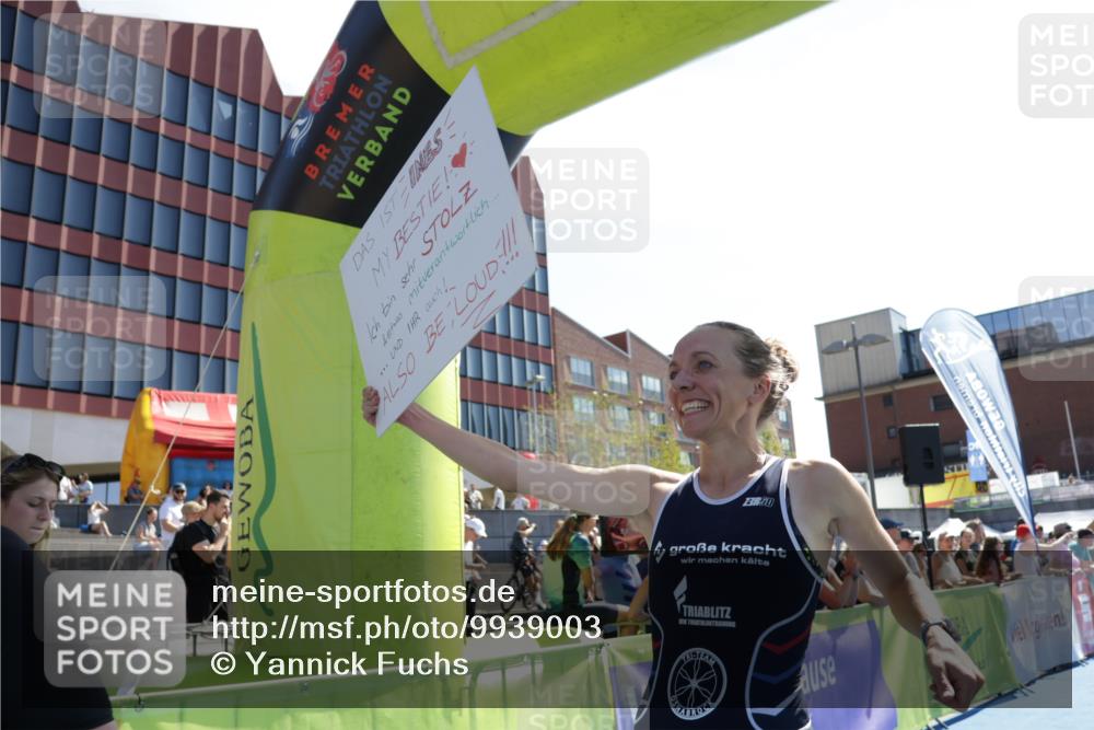 09.08.2026 - GEWOBA Citytriathlon Bremen Yannick Fuchs http://msf.ph/oto/9939003 09.08.2026 15:30:12 Ziel 231, 326, 330 meine-sportfotos.de
