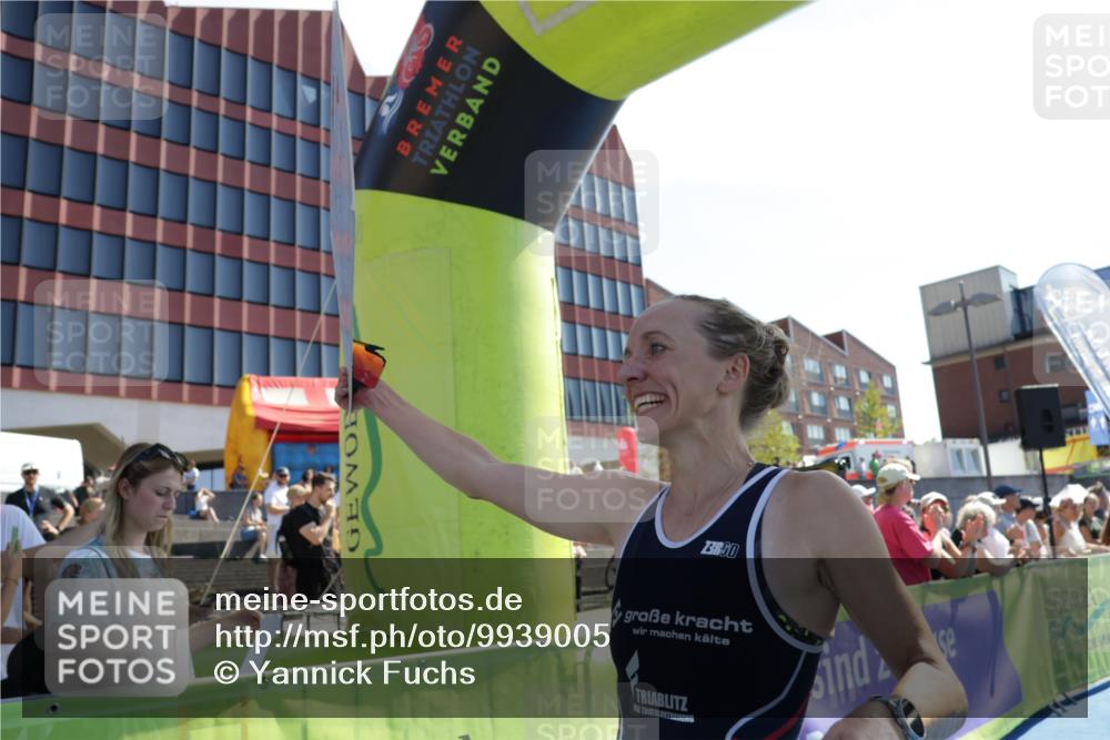 09.08.2026 - GEWOBA Citytriathlon Bremen Yannick Fuchs http://msf.ph/oto/9939005 09.08.2026 15:30:13 Ziel 231, 326, 330 meine-sportfotos.de