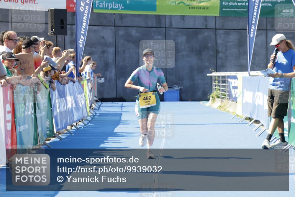 09.08.2026 - GEWOBA Citytriathlon Bremen Yannick Fuchs http://msf.ph/oto/9939032 09.08.2026 11:46:59 Ziel 462 meine-sportfotos.de