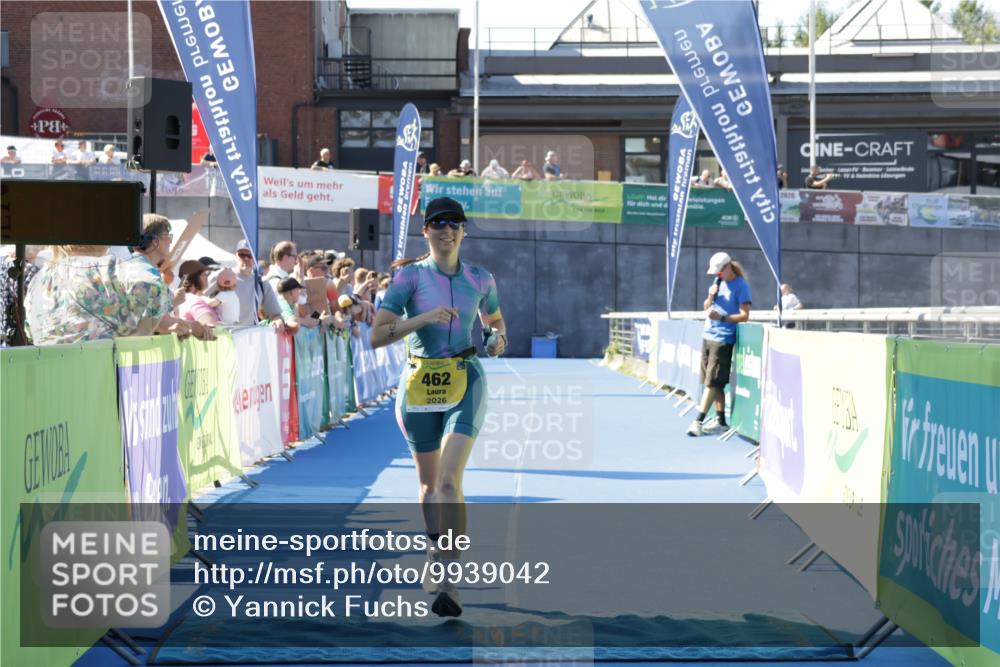 09.08.2026 - GEWOBA Citytriathlon Bremen Yannick Fuchs http://msf.ph/oto/9939042 09.08.2026 11:47:02 Ziel 462 meine-sportfotos.de