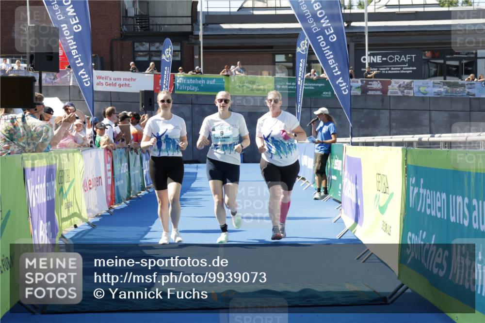 09.08.2026 - GEWOBA Citytriathlon Bremen Yannick Fuchs http://msf.ph/oto/9939073 09.08.2026 11:47:18 Ziel 9 meine-sportfotos.de