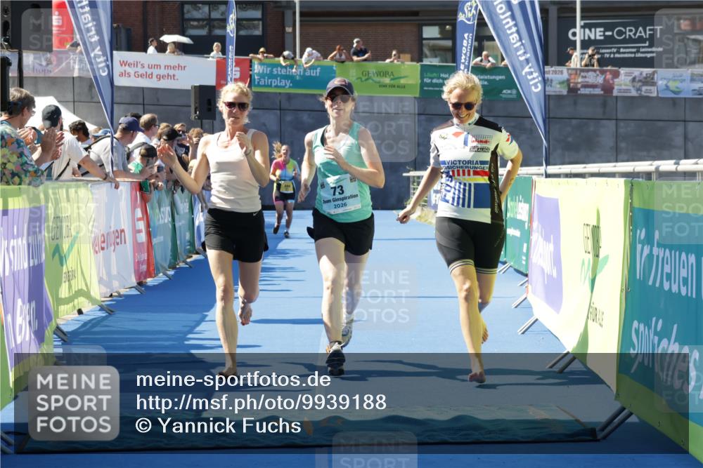 09.08.2026 - GEWOBA Citytriathlon Bremen Yannick Fuchs http://msf.ph/oto/9939188 09.08.2026 11:47:54 Ziel 73 meine-sportfotos.de