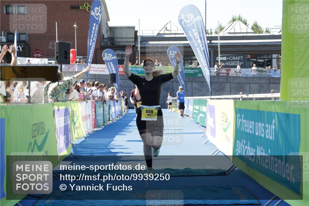 09.08.2026 - GEWOBA Citytriathlon Bremen Yannick Fuchs http://msf.ph/oto/9939250 09.08.2026 11:48:11 Ziel 459 meine-sportfotos.de