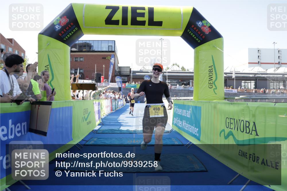 09.08.2026 - GEWOBA Citytriathlon Bremen Yannick Fuchs http://msf.ph/oto/9939258 09.08.2026 11:48:12 Ziel 459 meine-sportfotos.de