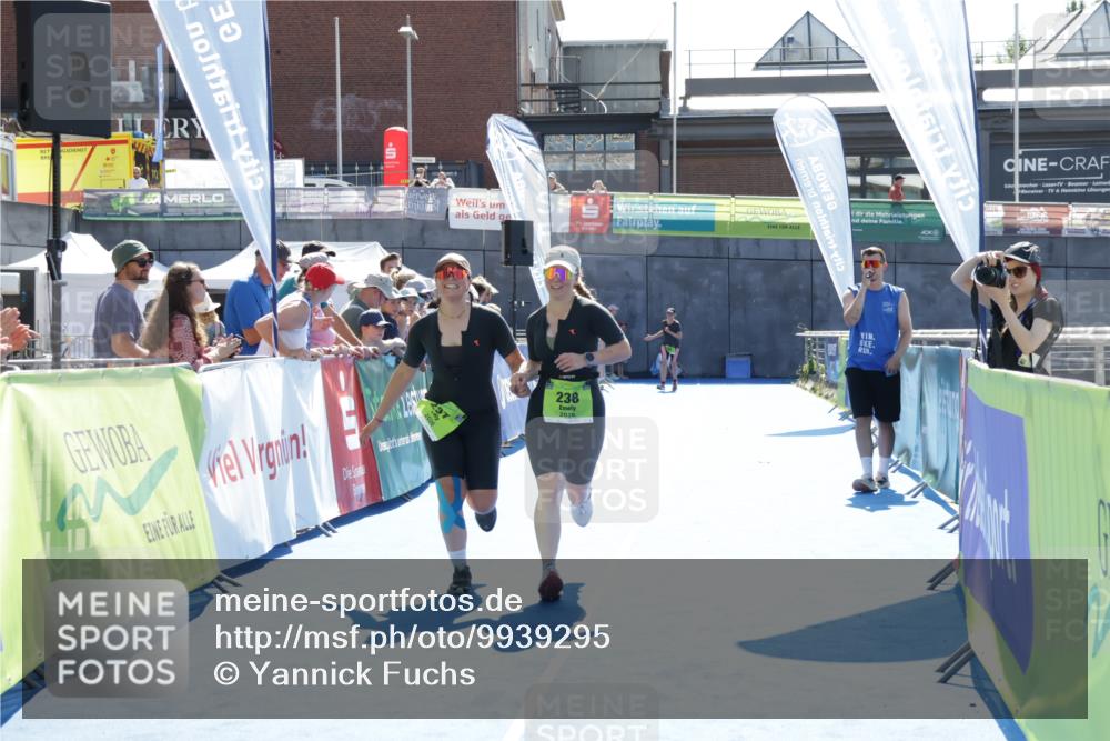 09.08.2026 - GEWOBA Citytriathlon Bremen Yannick Fuchs http://msf.ph/oto/9939295 09.08.2026 15:31:47 Ziel 237, 238 meine-sportfotos.de