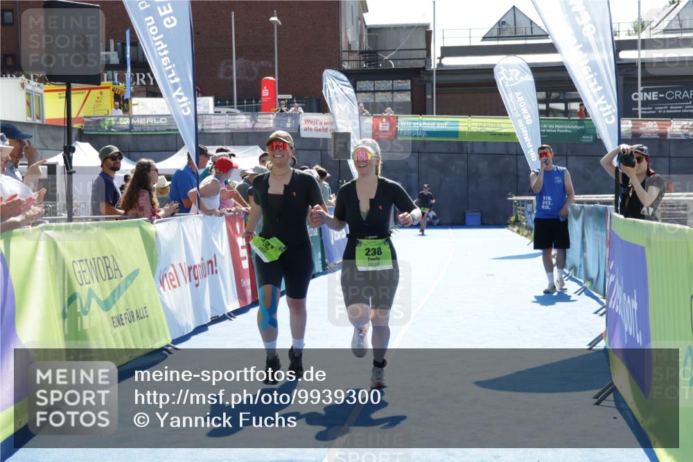 09.08.2026 - GEWOBA Citytriathlon Bremen Yannick Fuchs http://msf.ph/oto/9939300 09.08.2026 15:31:47 Ziel 237, 238 meine-sportfotos.de
