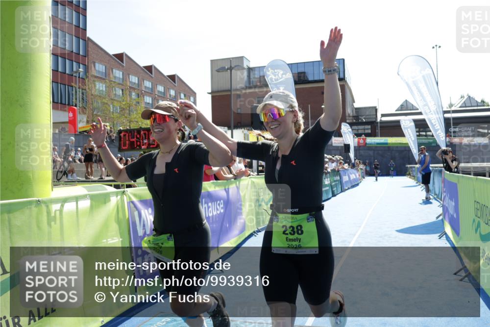 09.08.2026 - GEWOBA Citytriathlon Bremen Yannick Fuchs http://msf.ph/oto/9939316 09.08.2026 15:31:49 Ziel 237, 238 meine-sportfotos.de