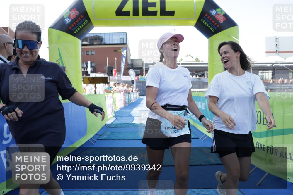 09.08.2026 - GEWOBA Citytriathlon Bremen Yannick Fuchs http://msf.ph/oto/9939342 09.08.2026 11:48:28 Ziel 77, 412 meine-sportfotos.de