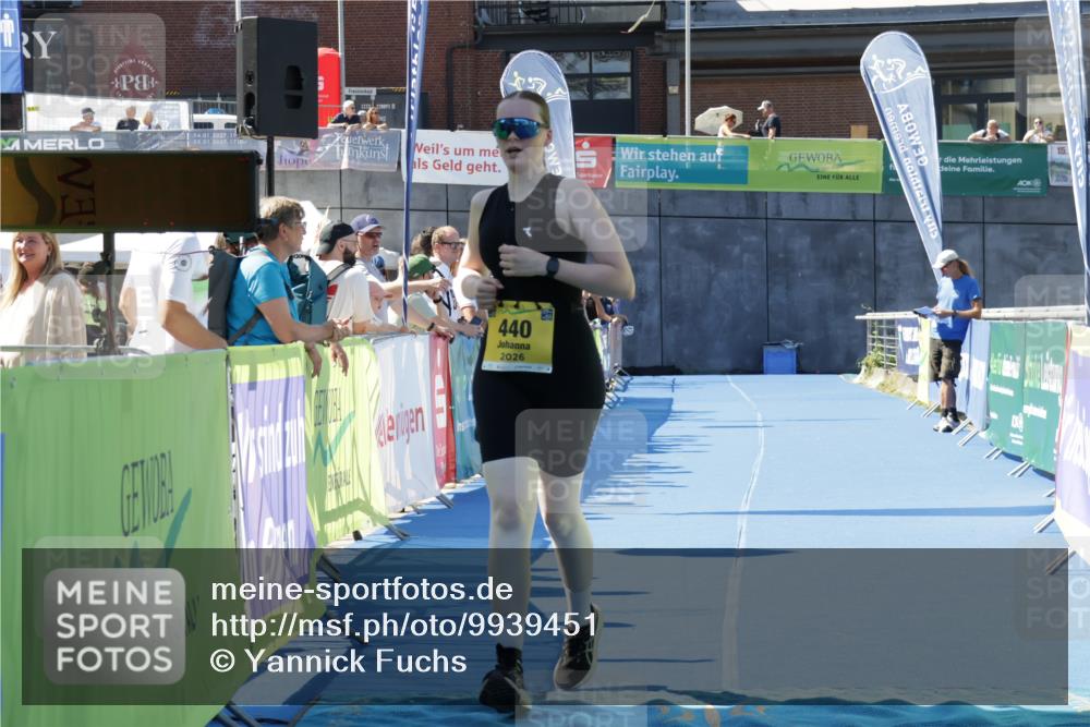 09.08.2026 - GEWOBA Citytriathlon Bremen Yannick Fuchs http://msf.ph/oto/9939451 09.08.2026 11:49:06 Ziel 440 meine-sportfotos.de