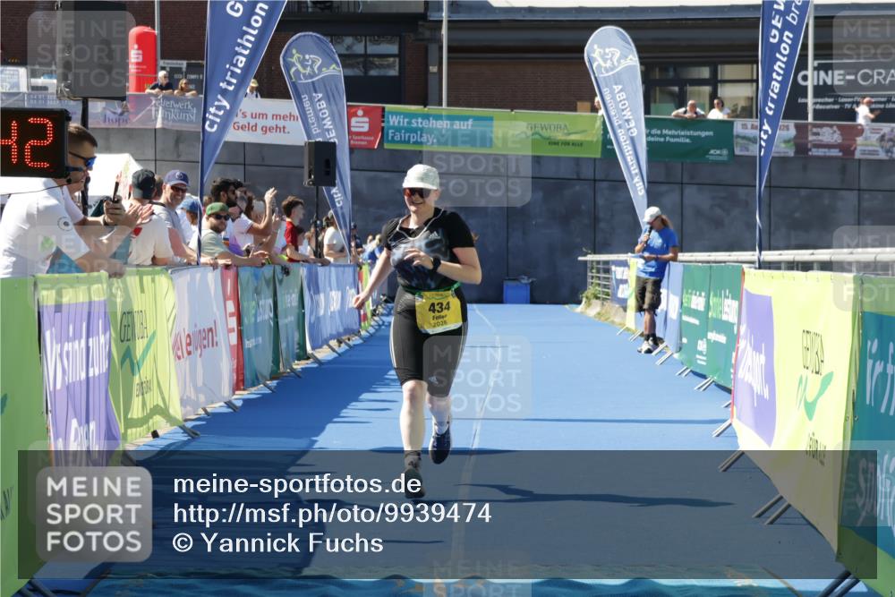 09.08.2026 - GEWOBA Citytriathlon Bremen Yannick Fuchs http://msf.ph/oto/9939474 09.08.2026 11:49:46 Ziel 434 meine-sportfotos.de