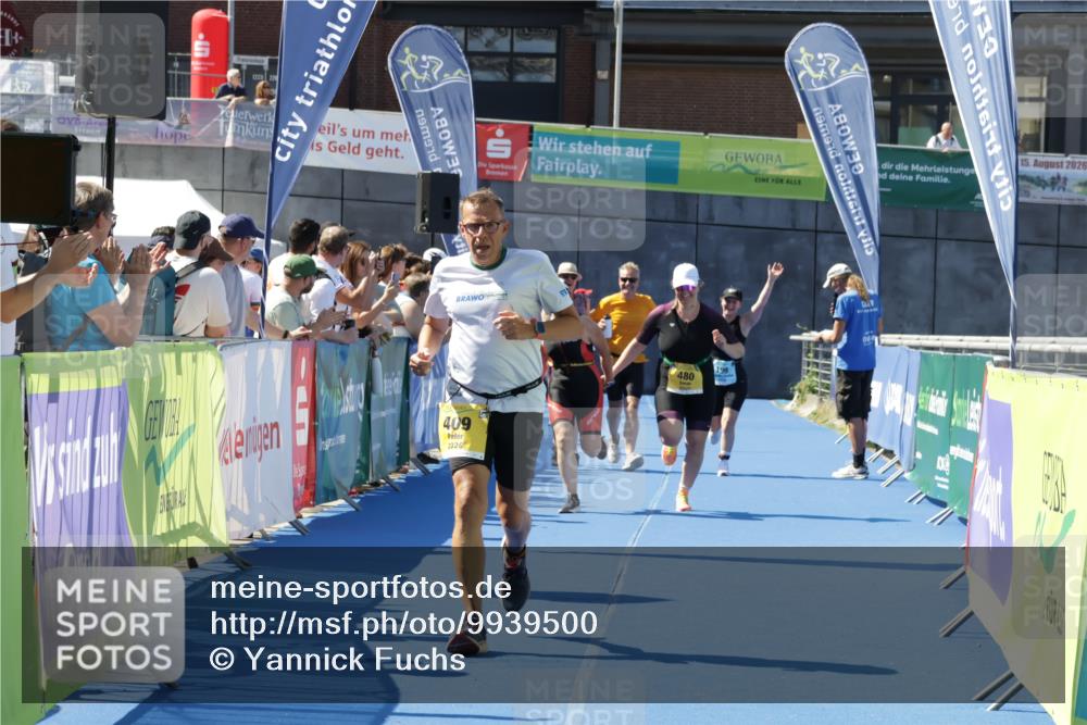09.08.2026 - GEWOBA Citytriathlon Bremen Yannick Fuchs http://msf.ph/oto/9939500 09.08.2026 11:50:36 Ziel 409, 480, 531 meine-sportfotos.de