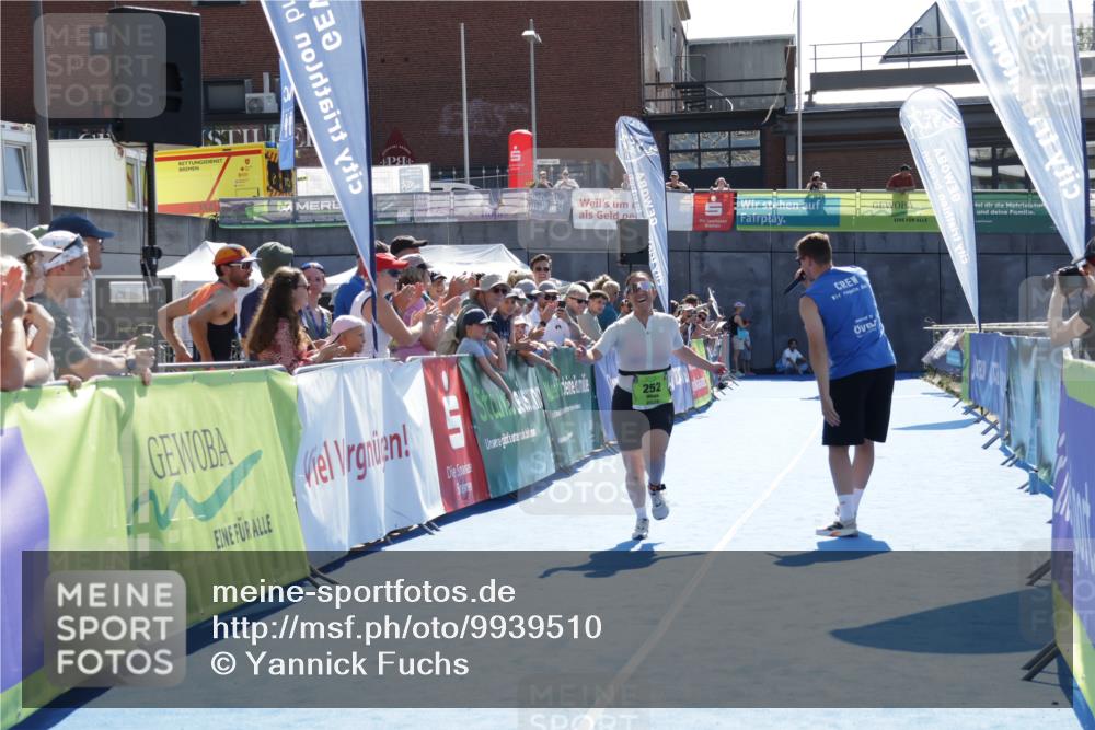 09.08.2026 - GEWOBA Citytriathlon Bremen Yannick Fuchs http://msf.ph/oto/9939510 09.08.2026 15:32:34 Ziel 252 meine-sportfotos.de