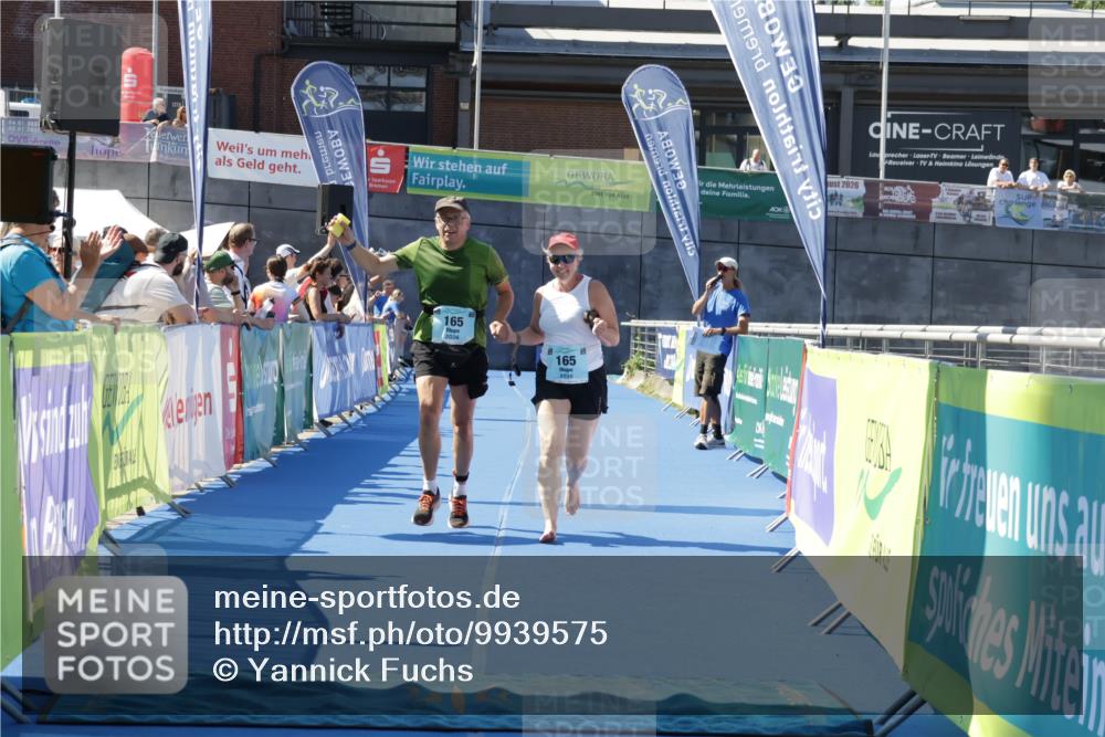 09.08.2026 - GEWOBA Citytriathlon Bremen Yannick Fuchs http://msf.ph/oto/9939575 09.08.2026 11:50:59 Ziel 165 meine-sportfotos.de