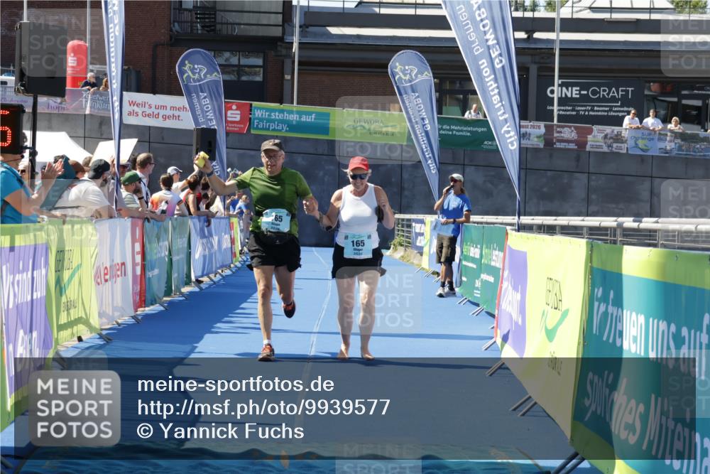 09.08.2026 - GEWOBA Citytriathlon Bremen Yannick Fuchs http://msf.ph/oto/9939577 09.08.2026 11:50:59 Ziel 165 meine-sportfotos.de