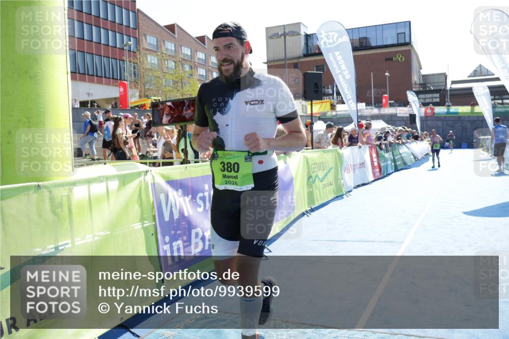 09.08.2026 - GEWOBA Citytriathlon Bremen Yannick Fuchs http://msf.ph/oto/9939599 09.08.2026 15:33:16 Ziel 380 meine-sportfotos.de