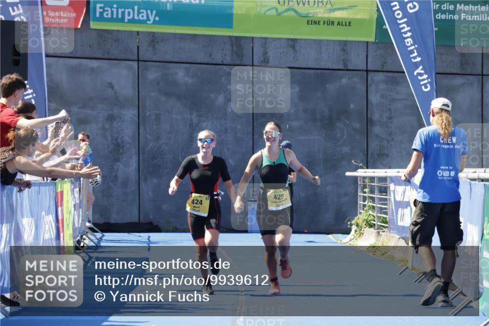 09.08.2026 - GEWOBA Citytriathlon Bremen Yannick Fuchs http://msf.ph/oto/9939612 09.08.2026 11:51:21 Ziel 424, 425 meine-sportfotos.de