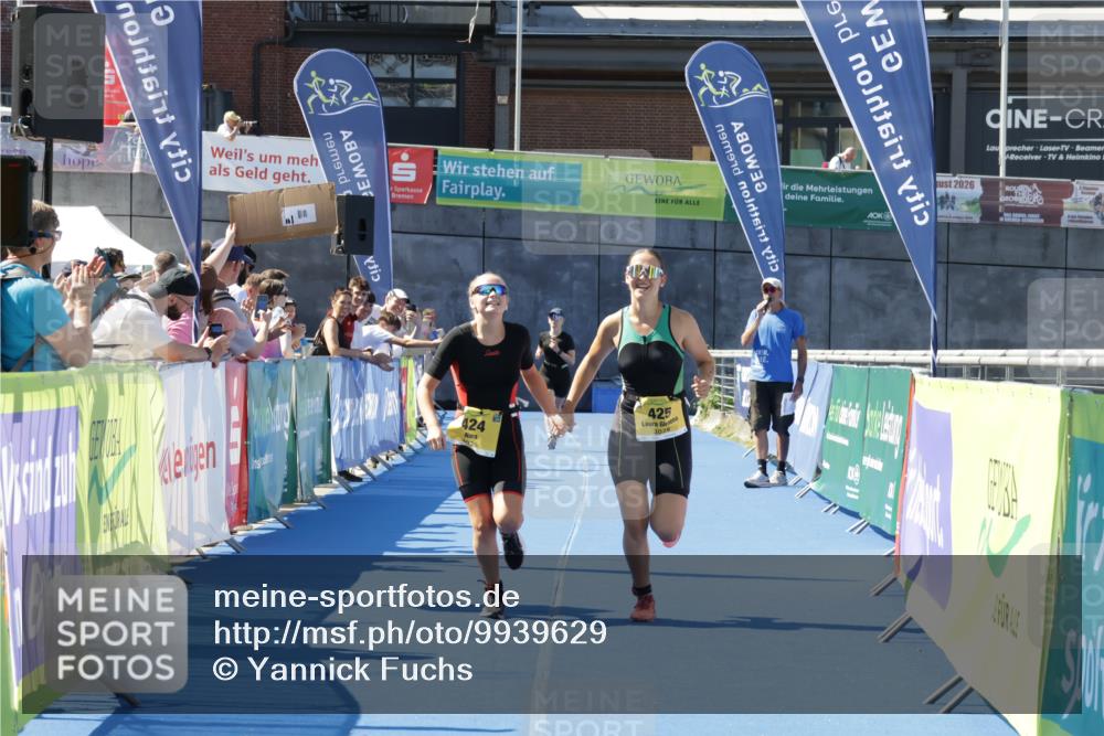 09.08.2026 - GEWOBA Citytriathlon Bremen Yannick Fuchs http://msf.ph/oto/9939629 09.08.2026 11:51:25 Ziel 424, 425 meine-sportfotos.de