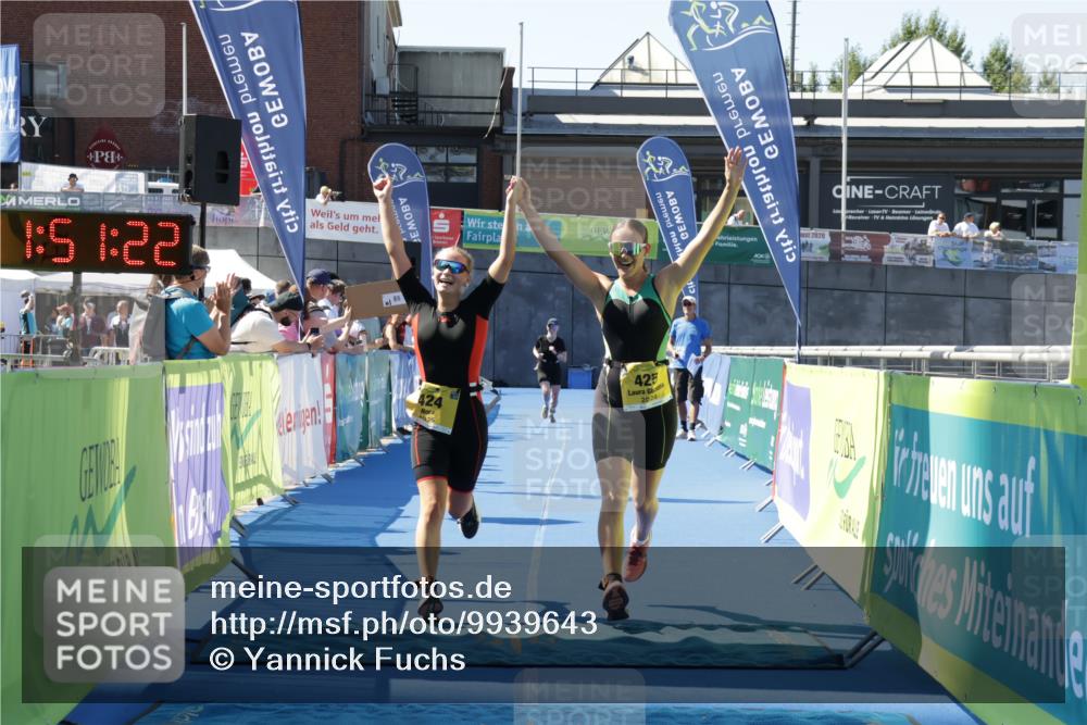 09.08.2026 - GEWOBA Citytriathlon Bremen Yannick Fuchs http://msf.ph/oto/9939643 09.08.2026 11:51:26 Ziel 424, 425 meine-sportfotos.de