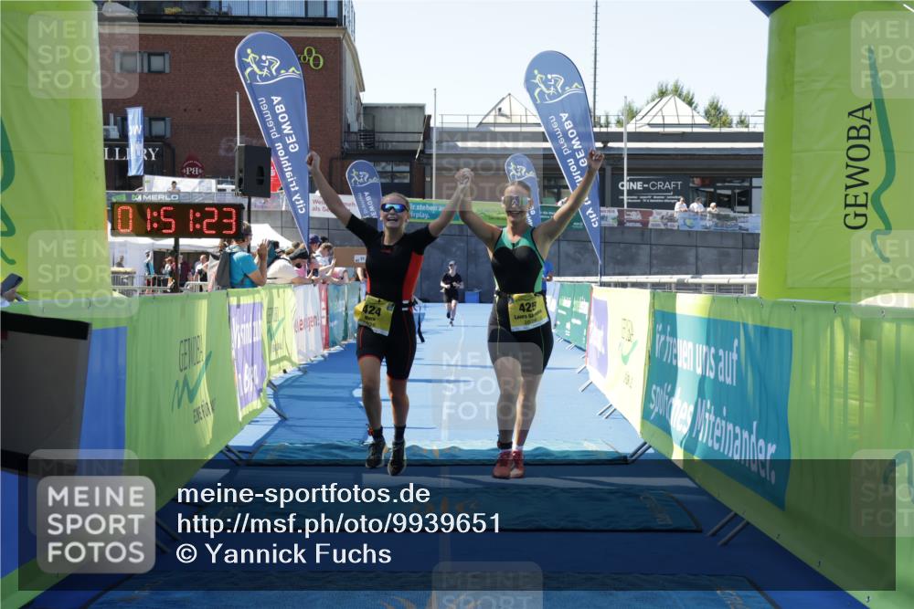09.08.2026 - GEWOBA Citytriathlon Bremen Yannick Fuchs http://msf.ph/oto/9939651 09.08.2026 11:51:27 Ziel 424, 425 meine-sportfotos.de