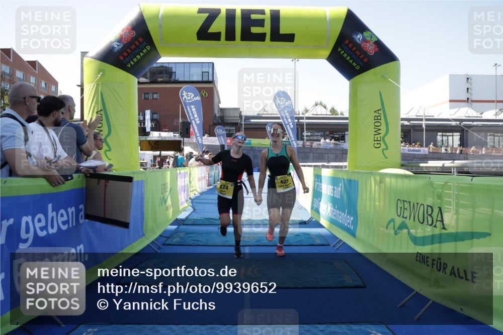 09.08.2026 - GEWOBA Citytriathlon Bremen Yannick Fuchs http://msf.ph/oto/9939652 09.08.2026 11:51:27 Ziel 424, 425 meine-sportfotos.de