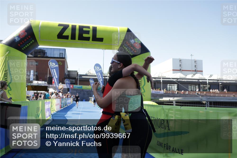 09.08.2026 - GEWOBA Citytriathlon Bremen Yannick Fuchs http://msf.ph/oto/9939667 09.08.2026 11:51:29 Ziel 424, 425, 435 meine-sportfotos.de