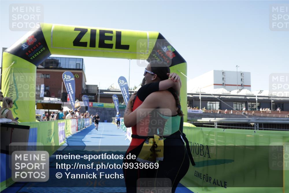 09.08.2026 - GEWOBA Citytriathlon Bremen Yannick Fuchs http://msf.ph/oto/9939669 09.08.2026 11:51:30 Ziel 424, 425, 435 meine-sportfotos.de