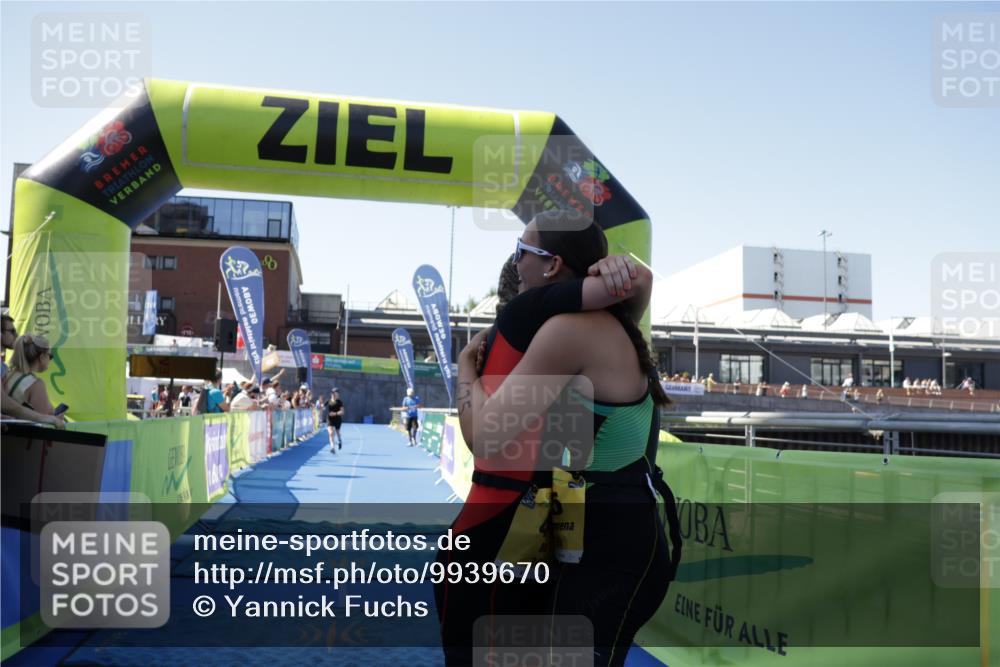 09.08.2026 - GEWOBA Citytriathlon Bremen Yannick Fuchs http://msf.ph/oto/9939670 09.08.2026 11:51:30 Ziel 424, 425, 435 meine-sportfotos.de