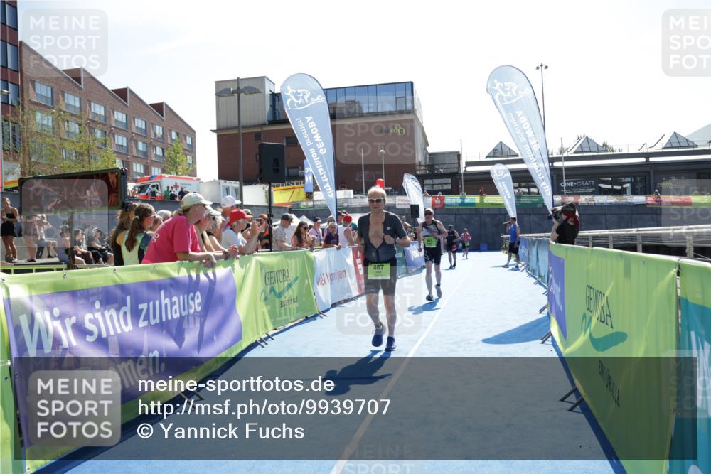 09.08.2026 - GEWOBA Citytriathlon Bremen Yannick Fuchs http://msf.ph/oto/9939707 09.08.2026 15:33:38 Ziel 463, 467 meine-sportfotos.de
