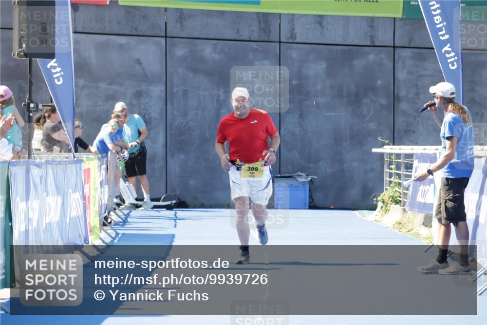 09.08.2026 - GEWOBA Citytriathlon Bremen Yannick Fuchs http://msf.ph/oto/9939726 09.08.2026 11:52:15 Ziel  meine-sportfotos.de