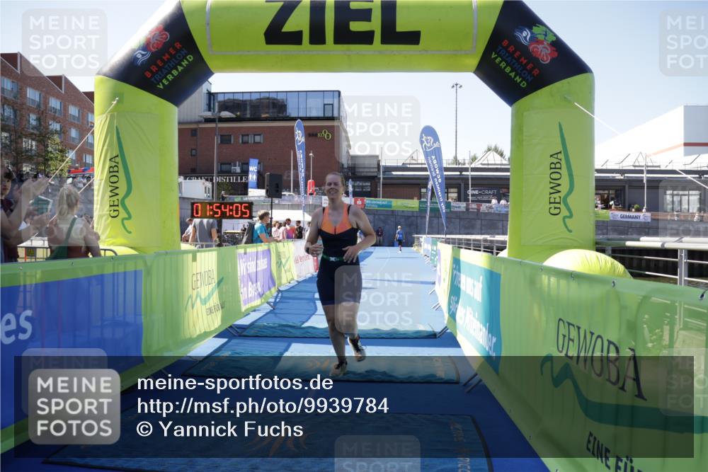 09.08.2026 - GEWOBA Citytriathlon Bremen Yannick Fuchs http://msf.ph/oto/9939784 09.08.2026 11:54:09 Ziel 490 meine-sportfotos.de