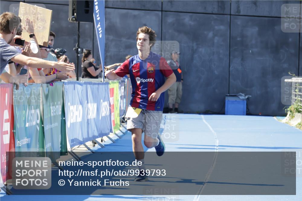 09.08.2026 - GEWOBA Citytriathlon Bremen Yannick Fuchs http://msf.ph/oto/9939793 09.08.2026 11:54:47 Ziel 525 meine-sportfotos.de