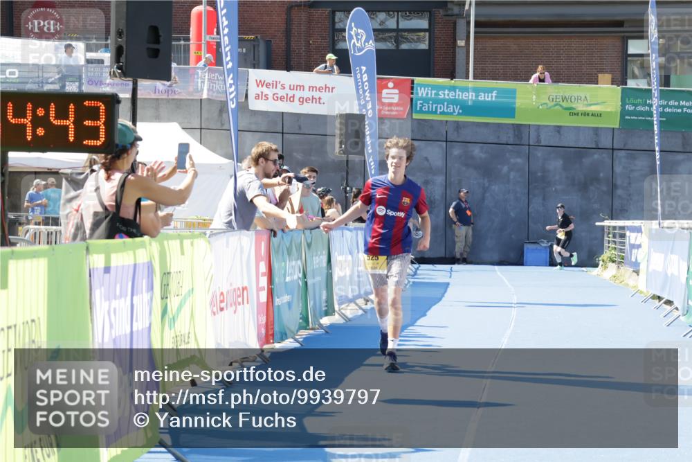 09.08.2026 - GEWOBA Citytriathlon Bremen Yannick Fuchs http://msf.ph/oto/9939797 09.08.2026 11:54:47 Ziel 525 meine-sportfotos.de
