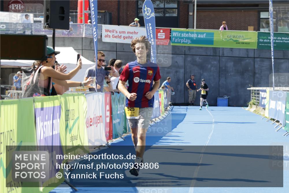 09.08.2026 - GEWOBA Citytriathlon Bremen Yannick Fuchs http://msf.ph/oto/9939806 09.08.2026 11:54:49 Ziel 525 meine-sportfotos.de