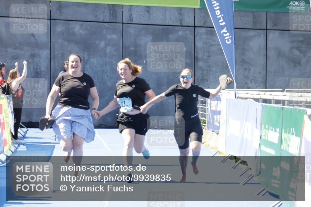 09.08.2026 - GEWOBA Citytriathlon Bremen Yannick Fuchs http://msf.ph/oto/9939835 09.08.2026 11:56:07 Ziel 11 meine-sportfotos.de