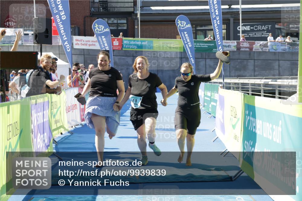 09.08.2026 - GEWOBA Citytriathlon Bremen Yannick Fuchs http://msf.ph/oto/9939839 09.08.2026 11:56:11 Ziel 11 meine-sportfotos.de
