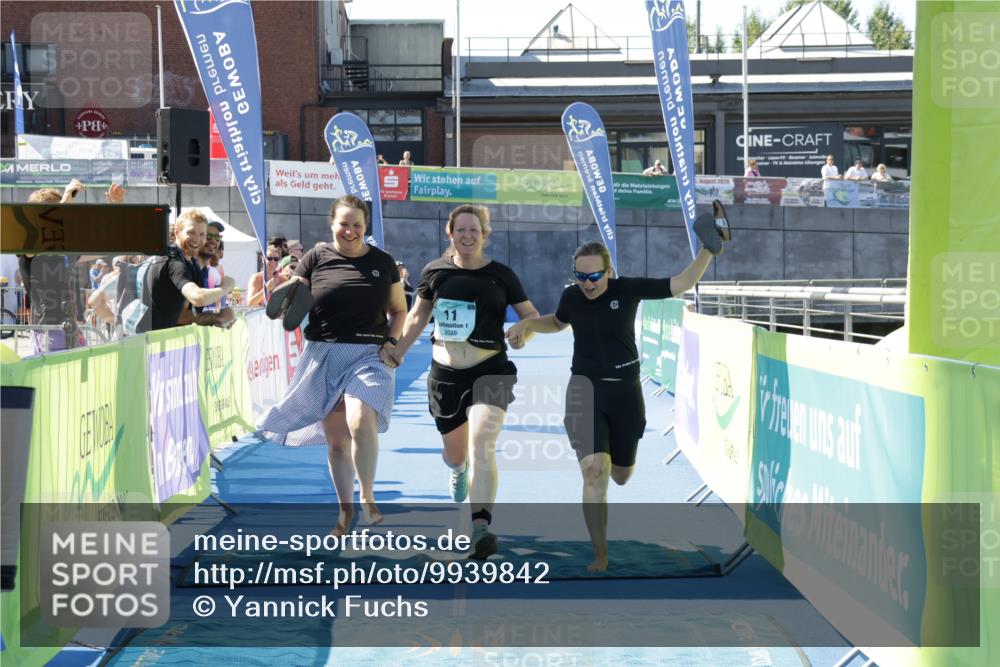 09.08.2026 - GEWOBA Citytriathlon Bremen Yannick Fuchs http://msf.ph/oto/9939842 09.08.2026 11:56:11 Ziel 11 meine-sportfotos.de