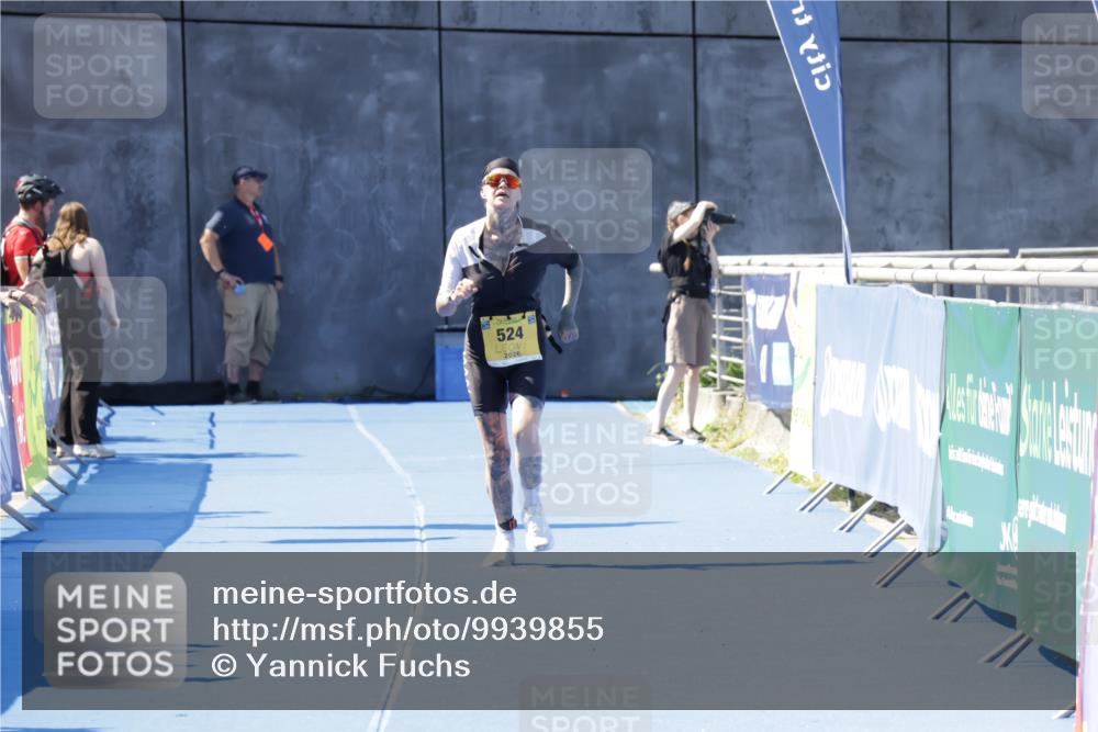 09.08.2026 - GEWOBA Citytriathlon Bremen Yannick Fuchs http://msf.ph/oto/9939855 09.08.2026 11:56:35 Ziel  meine-sportfotos.de