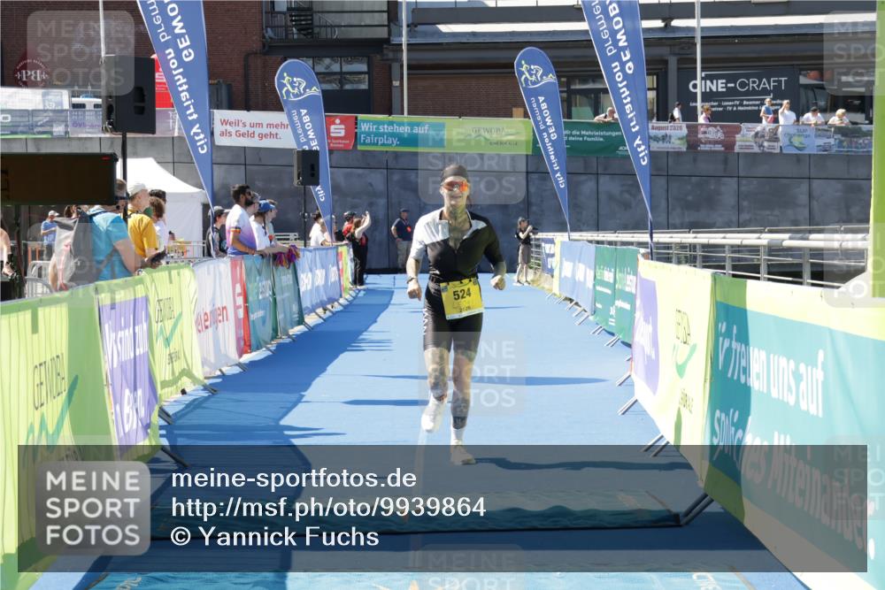 09.08.2026 - GEWOBA Citytriathlon Bremen Yannick Fuchs http://msf.ph/oto/9939864 09.08.2026 11:56:41 Ziel 524 meine-sportfotos.de