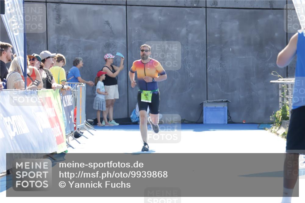 09.08.2026 - GEWOBA Citytriathlon Bremen Yannick Fuchs http://msf.ph/oto/9939868 09.08.2026 15:34:34 Ziel  meine-sportfotos.de
