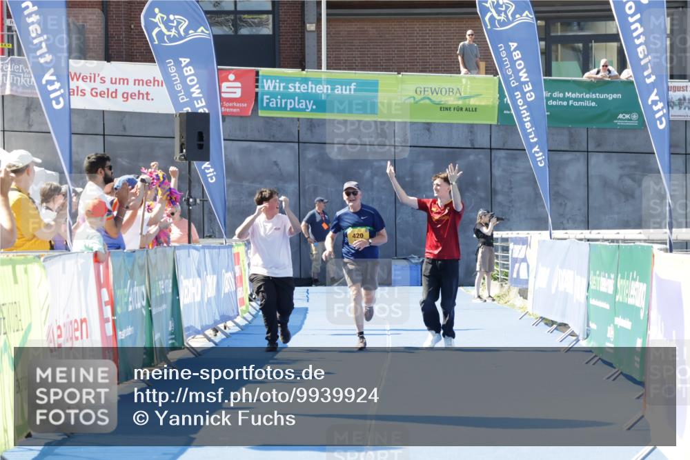 09.08.2026 - GEWOBA Citytriathlon Bremen Yannick Fuchs http://msf.ph/oto/9939924 09.08.2026 11:57:29 Ziel 420 meine-sportfotos.de