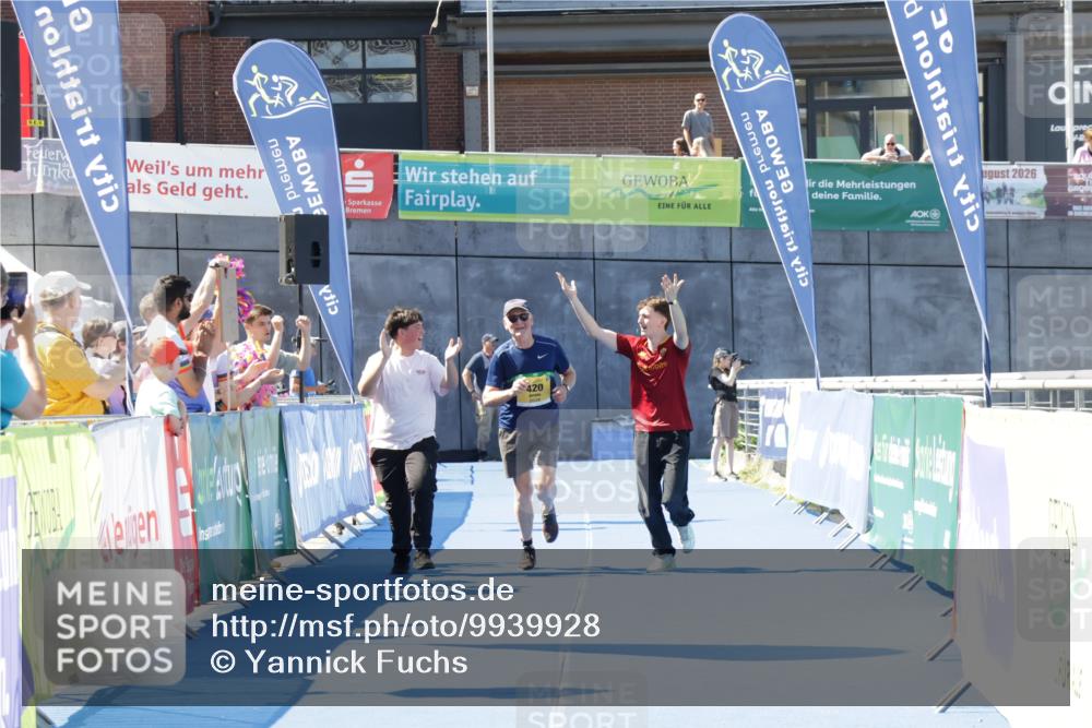 09.08.2026 - GEWOBA Citytriathlon Bremen Yannick Fuchs http://msf.ph/oto/9939928 09.08.2026 11:57:30 Ziel 420 meine-sportfotos.de