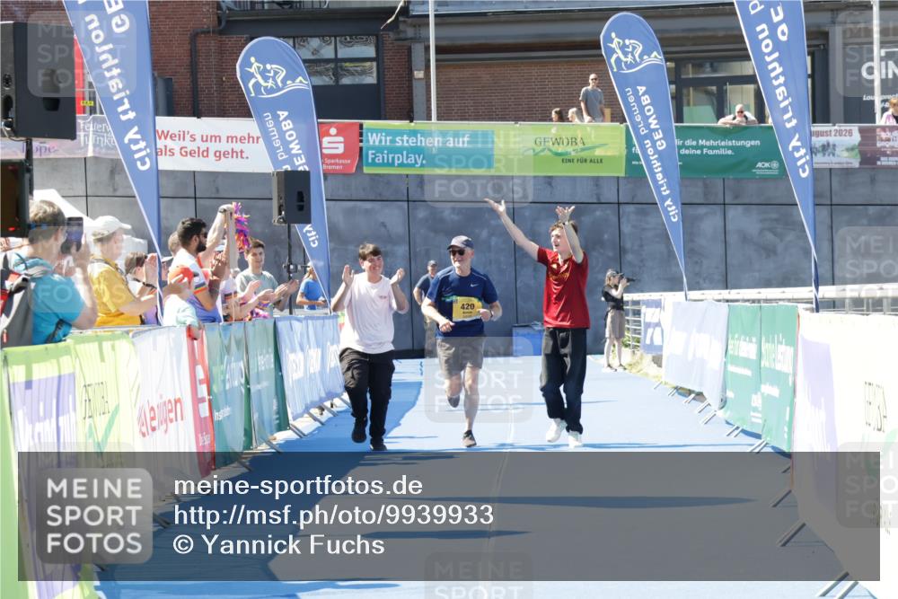 09.08.2026 - GEWOBA Citytriathlon Bremen Yannick Fuchs http://msf.ph/oto/9939933 09.08.2026 11:57:30 Ziel 420 meine-sportfotos.de