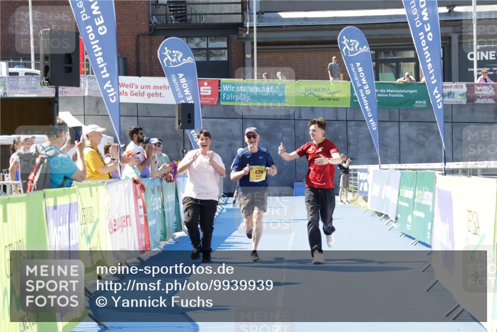 09.08.2026 - GEWOBA Citytriathlon Bremen Yannick Fuchs http://msf.ph/oto/9939939 09.08.2026 11:57:32 Ziel 420 meine-sportfotos.de