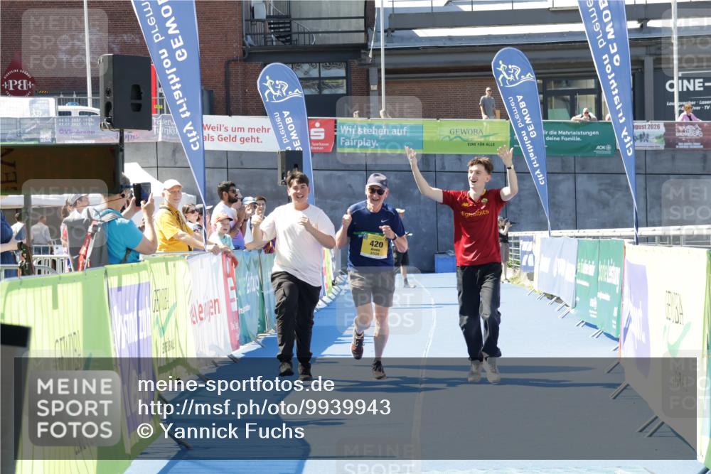09.08.2026 - GEWOBA Citytriathlon Bremen Yannick Fuchs http://msf.ph/oto/9939943 09.08.2026 11:57:32 Ziel 420 meine-sportfotos.de