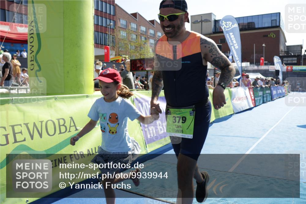 09.08.2026 - GEWOBA Citytriathlon Bremen Yannick Fuchs http://msf.ph/oto/9939944 09.08.2026 15:35:01 Ziel 379 meine-sportfotos.de