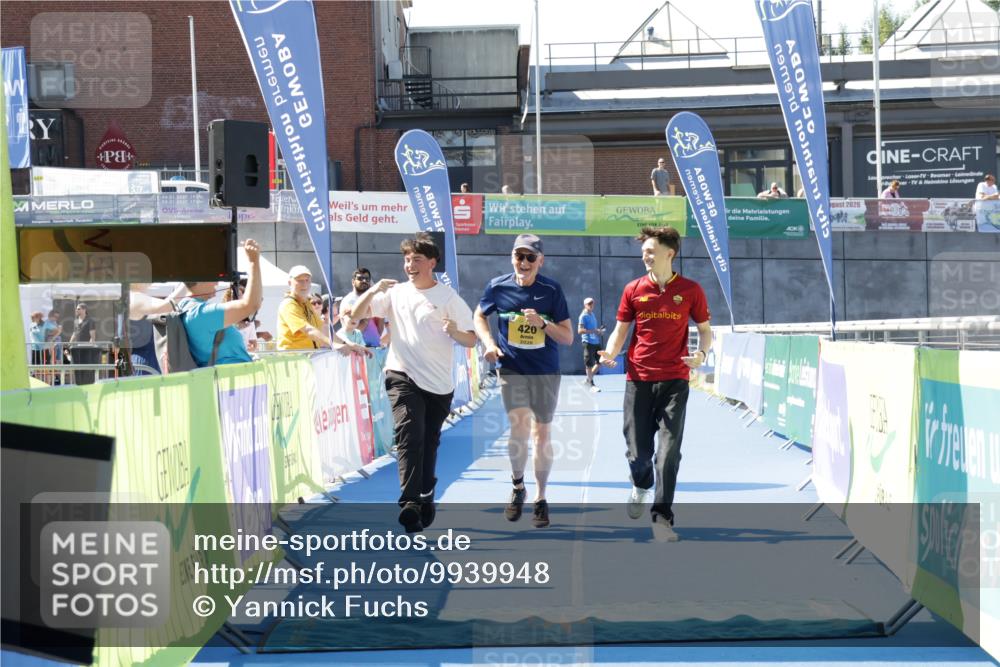 09.08.2026 - GEWOBA Citytriathlon Bremen Yannick Fuchs http://msf.ph/oto/9939948 09.08.2026 11:57:33 Ziel 420 meine-sportfotos.de