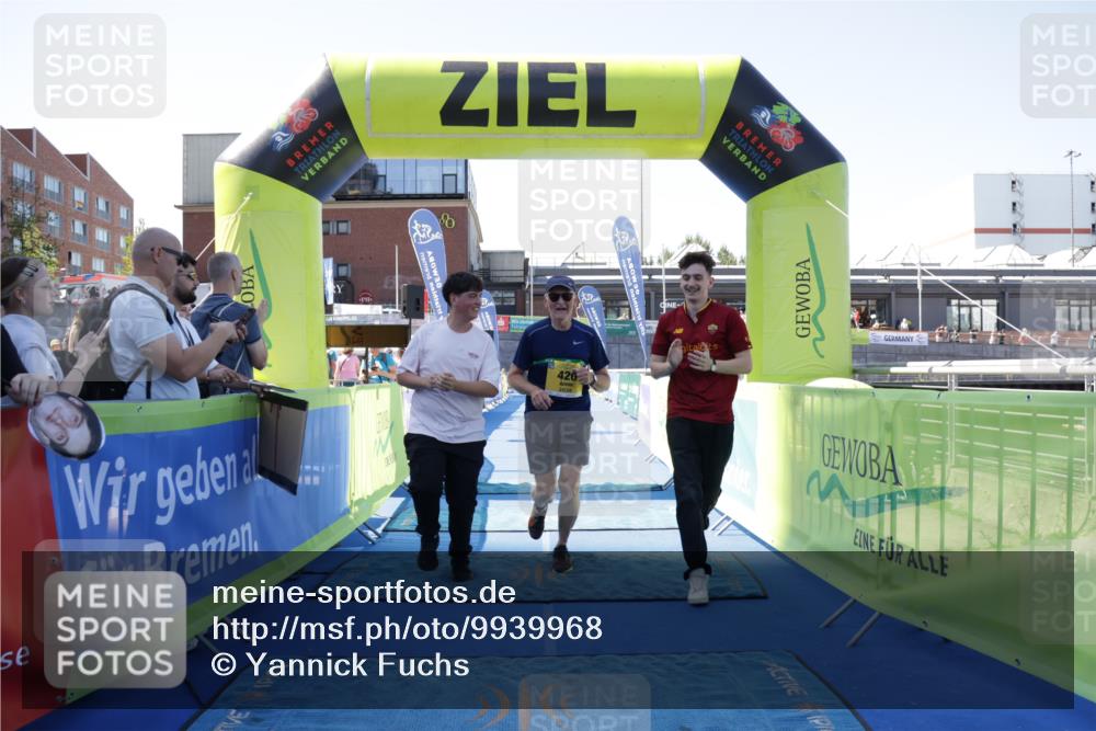 09.08.2026 - GEWOBA Citytriathlon Bremen Yannick Fuchs http://msf.ph/oto/9939968 09.08.2026 11:57:36 Ziel 420 meine-sportfotos.de